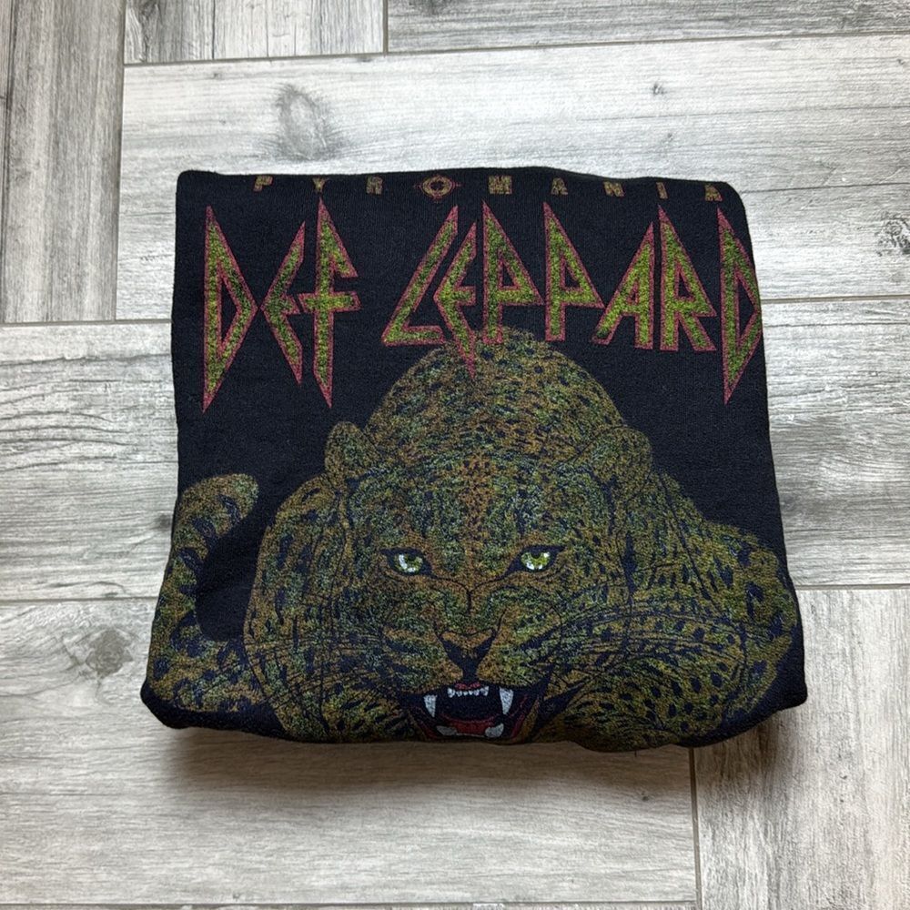 Goodie Two Sleeves Womens Pyromania Def Leppard 1983 US Tour Sweatshirt Size M